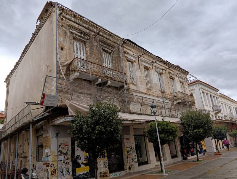 Παρέμβαση Τζαμουράνη για εγκατάλειψη ιστορικών κτιρίων της Καλαμάτας