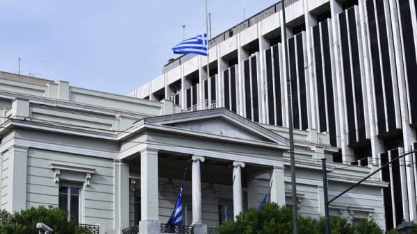 Υπουργείο Εξωτερικών: &quot;Καμία ξένη δύναμη δεν βρίσκεται σε ελληνικό έδαφος&quot;