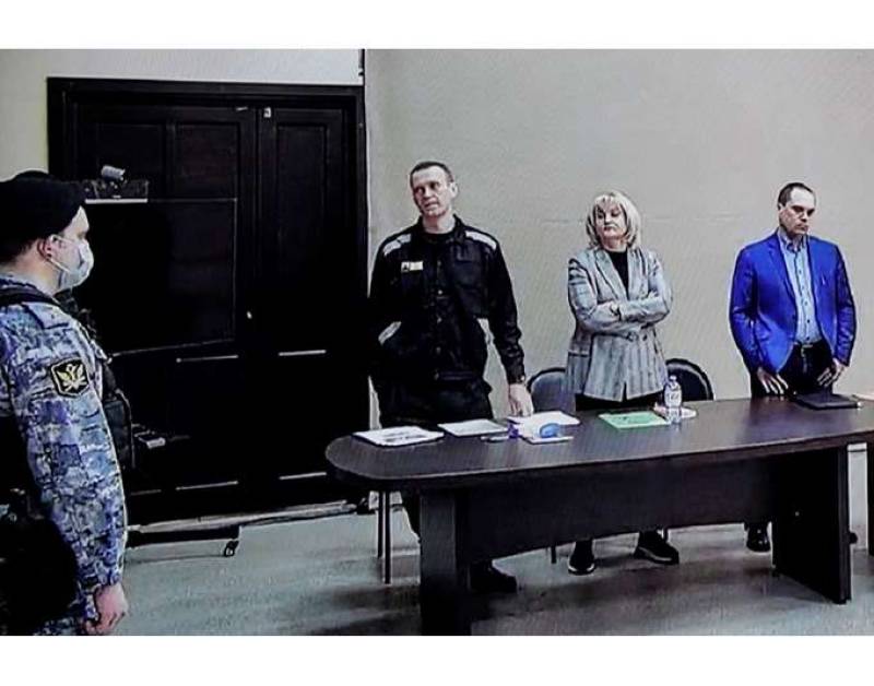 Ρωσία: Σε 9 χρόνια φυλάκισης καταδικάστηκε ο Αλεξέι Ναβάλνι για απάτη και ασέβεια δικαστηρίου (βίντεο)