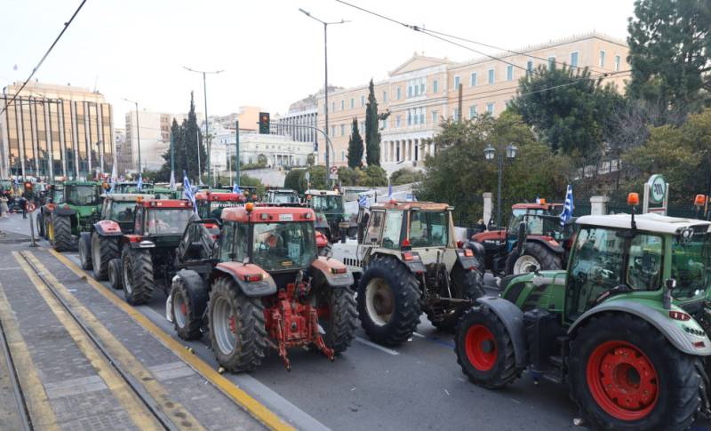 Προς το κέντρο της ΑΘήνας κατευθύνονται 44 τρακτέρ - Σε εξέλιξη οι κινητοποιήσεις των αγροτών
