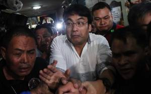 Φιλιππίνες: Γερουσιαστής κατηγορούμενος για διαφθορά παραδόθηκε στις αρχές