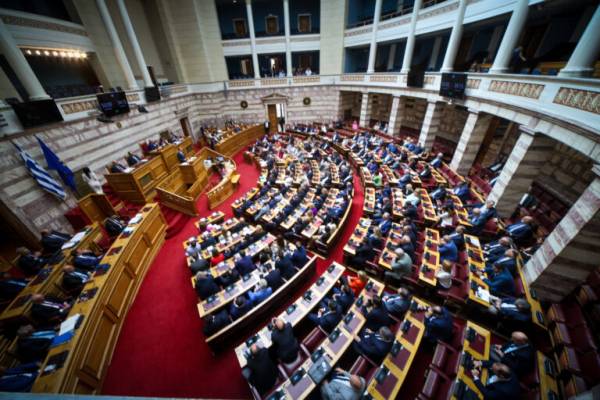Βουλή: Εγκρίθηκε επί της αρχής το νομοσχέδιο για την διακυβέρνηση των ΟΤΑ