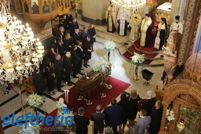 Η Καλαμάτα είπε το τελευταίο &quot;αντίο&quot; στον Σταύρο Παπαδόπουλο (βίντεο-φωτογραφίες)