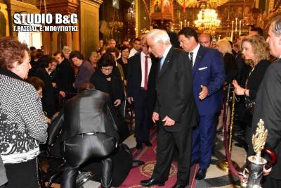 Ηλικιωμένη στο Άργος &quot;έπεσε&quot; στα πόδια του Προέδρου της Δημοκρατίας