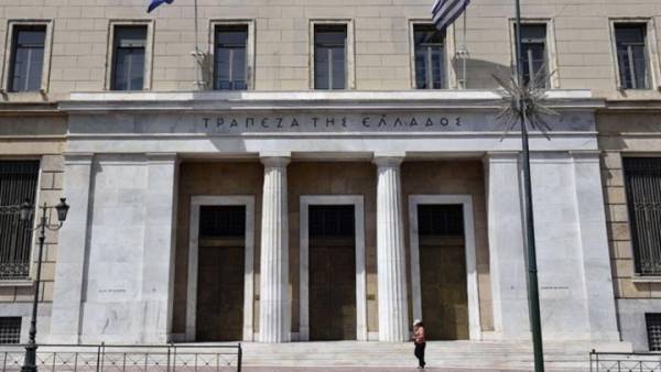 ΤτΕ: Αύξηση καταθέσεων και μείωση δανείων τον Απρίλιο