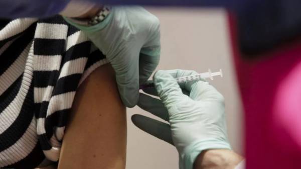 Εμβόλιο κορονοϊού: Όχι από τα CDC για 3η δόση σε νεότερους εργαζόμενους υψηλού κινδύνου