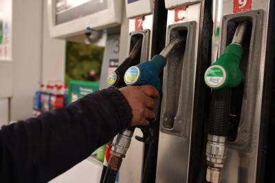 Τιμές καυσίμων - Τα πρώτα σημάδια αποκλιμάκωσης θα αποτυπωθούν την επόμενη εβδομάδα (Βίντεο)