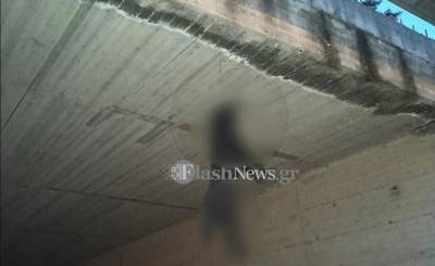 Φρίκη στα Χανιά: Κρέμασαν σκύλο από γέφυρα