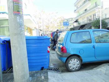 Αφιλόξενα πεζοδρόμια για ανάπηρους και ηλικιωμένους (φωτογραφίες)