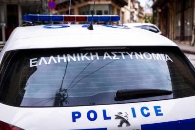 Άλιμος: 93χρονος έκρυβε ένα μικρό οπλοστάσιο στη ντουλάπα του! (βίντεο)