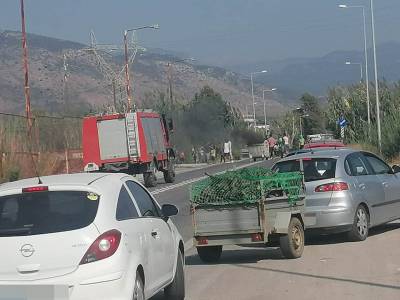 Μεσσηνία: Φωτιές σε κάδους και αποκλεισμός του δρόμου στο Ασπρόχωμα