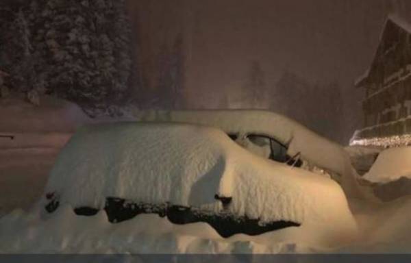 Ιταλία: Ακινητοποιημένα χιλιάδες οχήματα εξαιτίας του χιονιά