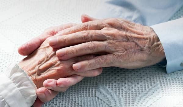 Ηλικιωμένο ζευγάρι από τον Πύργο πέθανε με λίγα λεπτά διαφορά - Η γυναίκα ήταν 95 ετών και ο άνδρας 103