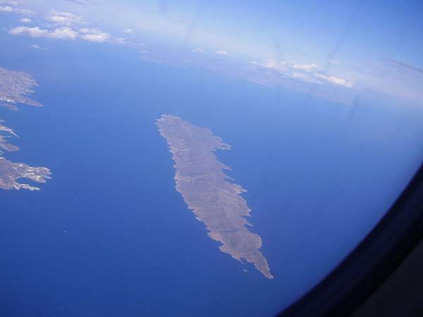 Κατεδαφίζονται τα αυθαίρετα της Μακρονήσου, που αλλοιώνουν τον ιστορικό χαρακτήρα του νησιού