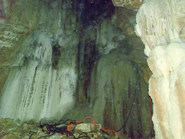 Το σπήλαιο Ξαστέρι στο χώρο του σκουπιδοεργοστασίου