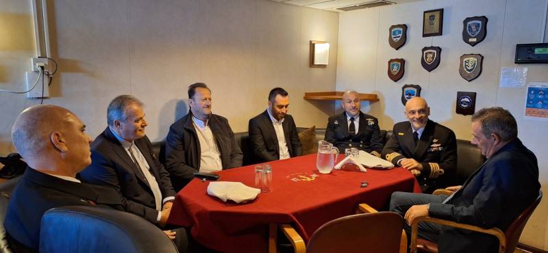 "ΝΑΥΑΡΙΝΕΙΑ 2026": Επίσκεψη Καρβέλα στο πολεμικό πλοίο “ΑΤΛΑΣ Ι”