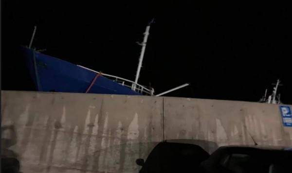 Πλοίο από την Τουρκία με μετανάστες-πρόσφυγες, προσάραξε στην Τζια