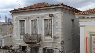 Για την ανακατασκευή του ξενοδοχείου “Ακρόπολις”