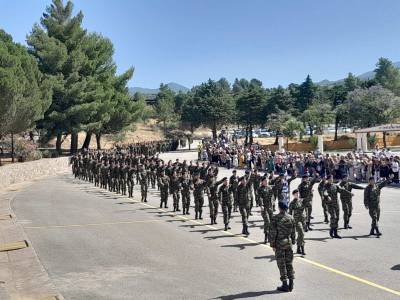 Στρατόπεδο «Παπαφλέσσα»: 350 νεοσύλλεκτοι ορκίστηκαν στην Καλαμάτα (φωτογραφίες-βίντεο)