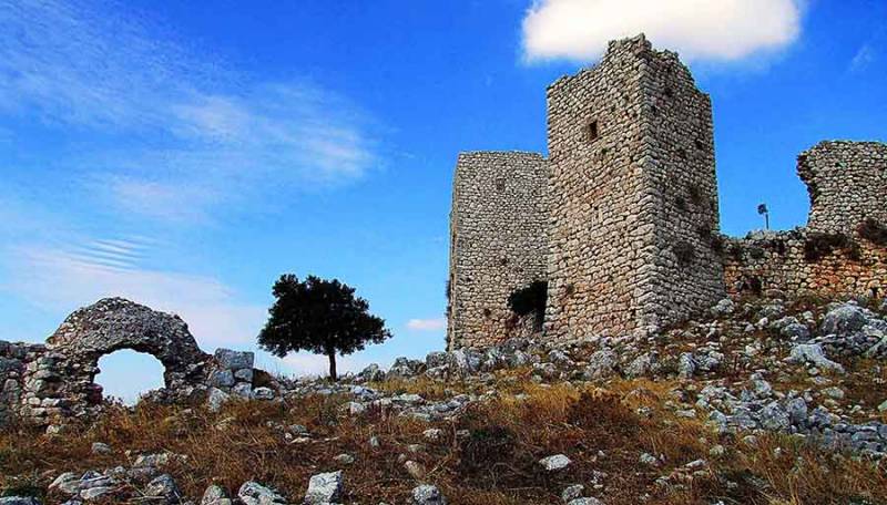 Νέο βιβλίο του Καλαματιανού Μιλτιάδη Τσαπόγα: “Ιππότες στον Μοριά και άλλες ιστορίες από τα κάστρα της Πελοποννήσου”