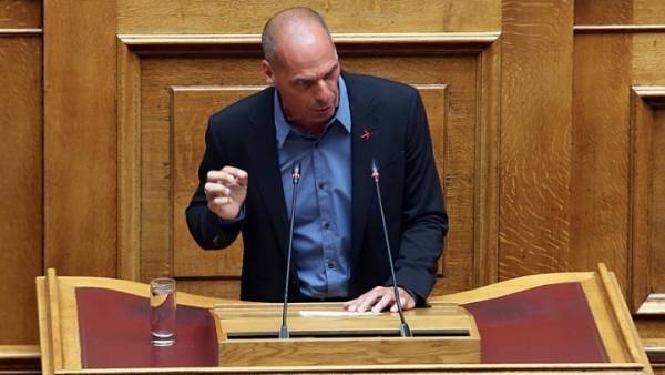 Βαρουφάκης: Έξω οι επιχειρήσεις από τις μήτρες των γυναικών