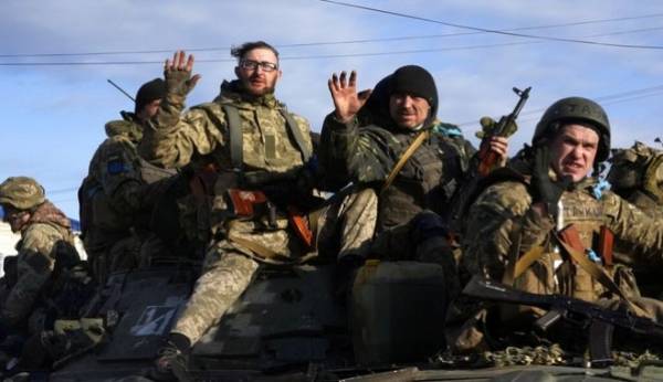 Η Ρωσία αποσύρει δυνάμεις από το Κίεβο - Δυσπιστία ΗΠΑ για πρόοδο στις συνομιλίες με Ουκρανία (βίντεο)