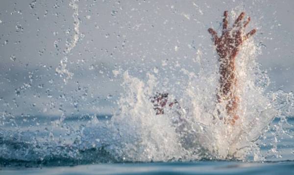 Αστυνομικός βούτηξε στη θάλασσα και έσωσε 19χρονη στη Χίο