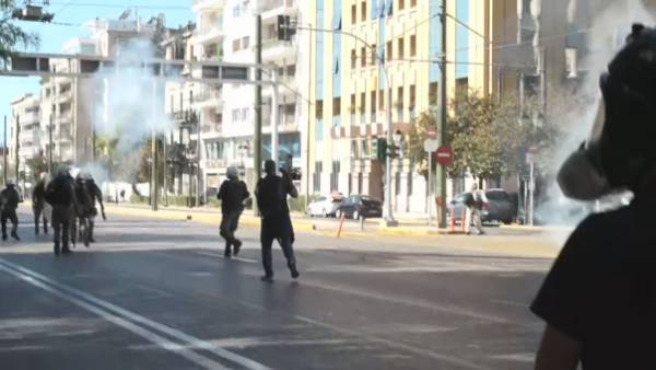 Οκτώ συλλήψεις από τις δεκαεπτά προσαγωγές για επεισόδια στο μαθητικό συλλαλητήριο στην Αθήνα