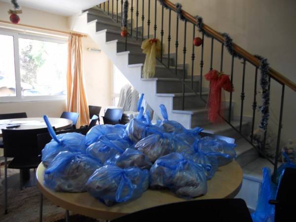 Γιορτινό τραπέζι για 58 άπορες οικογένειες στην Τριφυλία