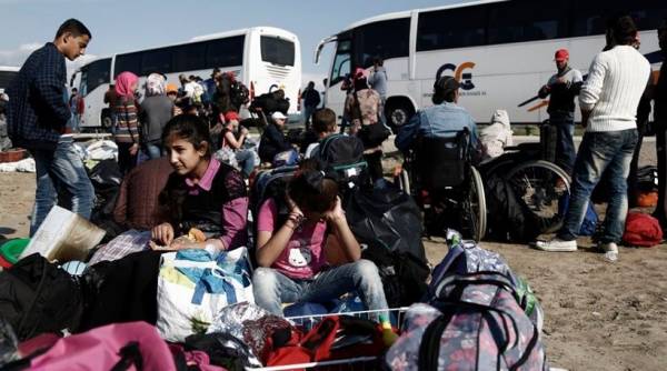 Ολοκληρώθηκε η εκκένωση της Ειδομένης: 1.158 πρόσφυγες μεταφέρθηκαν στα Βασιλικά