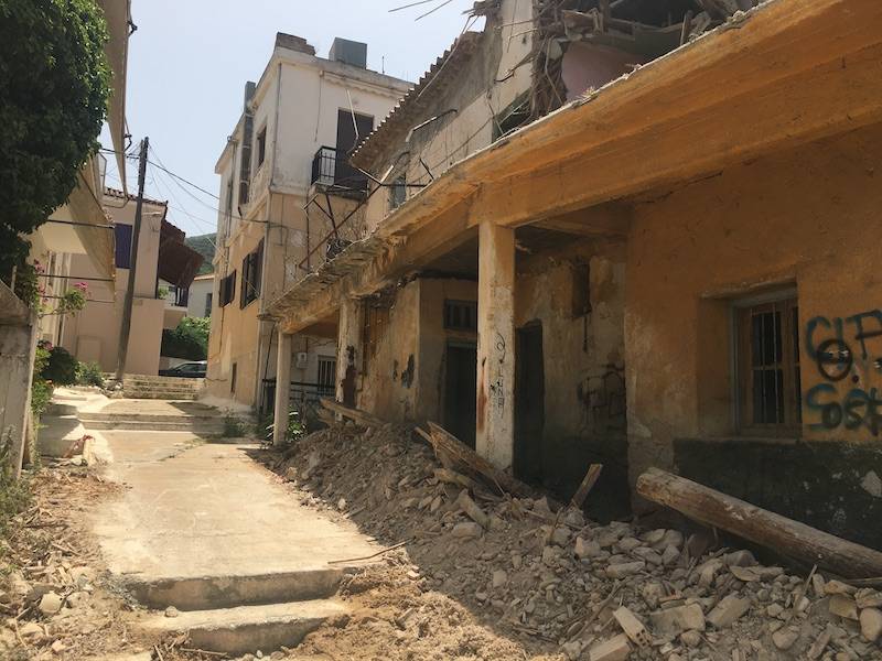 Κατεδαφίστηκε επικίνδυνο ετοιμόρροπο στην Κυπαρισσία