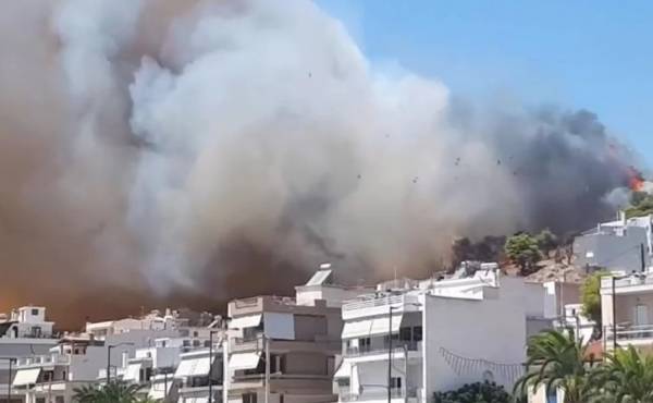 Μεγάλη φωτιά στον Αγιο Νικόλαο Σαλαμίνας - Κοντά σε κατοικημένη περιοχή