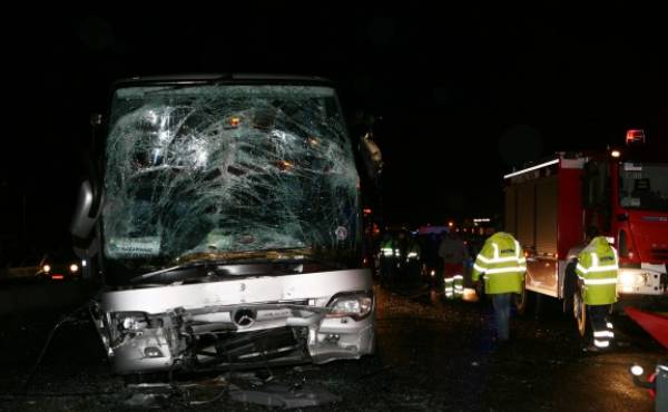 Κατερίνη: Τροχαίο ατύχημα με λεωφορείο που μετέφερε Σύρους πρόσφυγες
