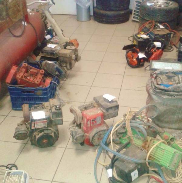 "Μπούκαραν" και σε αποθήκες κλέβοντας μηχανήματα και εργαλεία οι ζωοκλέφτες