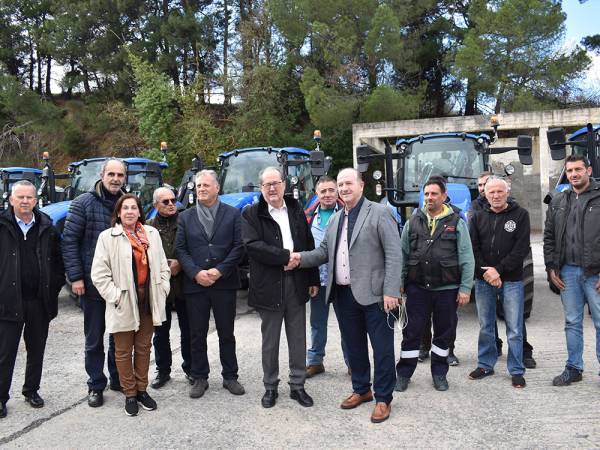 Περιφέρεια Πελοποννήσου: Τρακτέρ για την κοπή χορταριών στους δρόμους
