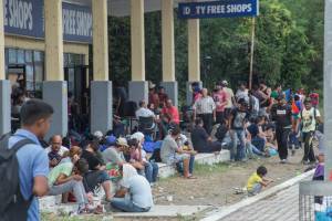 Παραμένουν εγκλωβισμένοι πρόσφυγες στη Γευγελή