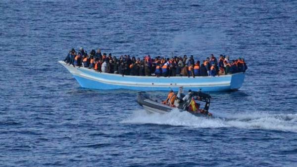 Ισπανία: Περισσότεροι από 1.000 μετανάστες έφτασαν στα Κανάρια Νησιά