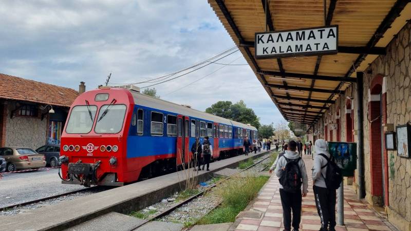 Το τρένο ξανασφύριξε στον σιδηροδρομικό σταθμό της Καλαμάτας μετά από χρόνια (βίντεο)