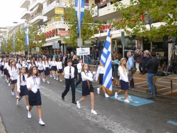 Με λαμπρότητα και χωρίς απρόοπτα η παρέλαση στην Καλαμάτα (βίντεο και φωτογραφίες)