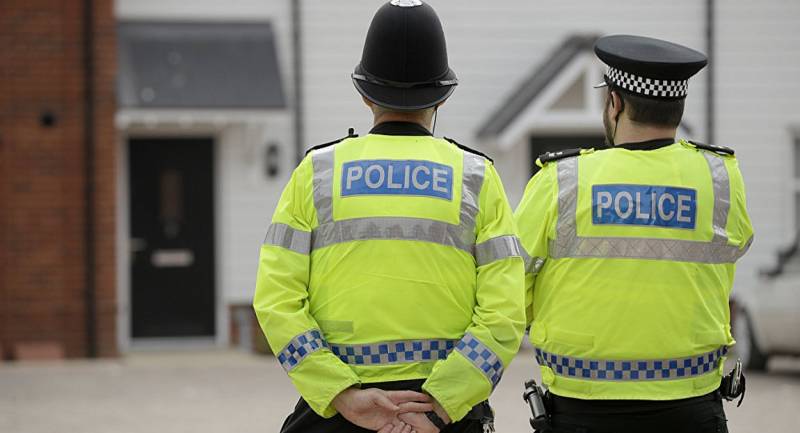 Βρετανία: Η αστυνομία προχώρησε σε συλλήψεις, κατέσχεσε όπλα σε εφόδους που έκανε σε παράνομα πάρτι
