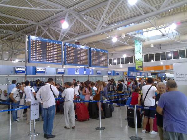 Ρεκόρ με 50 εκατ. επιβάτες στα ελληνικά αεροδρόμια το 2015