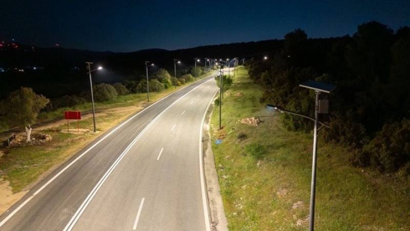 Φως σε 958 χιλιόμετρα δρόμων - 31.938 αυτόνομοι έξυπνοι ιστοί φωτισμού στις 13 Περιφέρειες