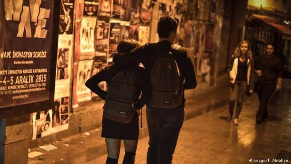 Spiegel: Οι μορφωμένοι νέοι γυρίζουν την πλάτη στον Ερντογάν