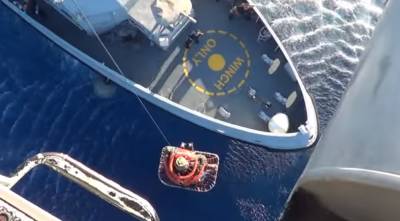 Ναυάγιο στην Πύλο: Βίντεο με πλάνα του Super Puma από τη διάσωση μεταναστών