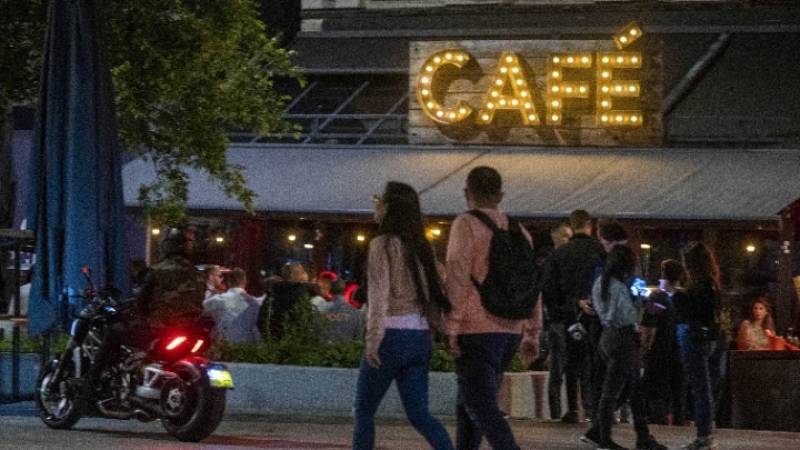 Ολλανδία: Ανοίγουν ξανά τα μπαρ και τα εστιατόρια