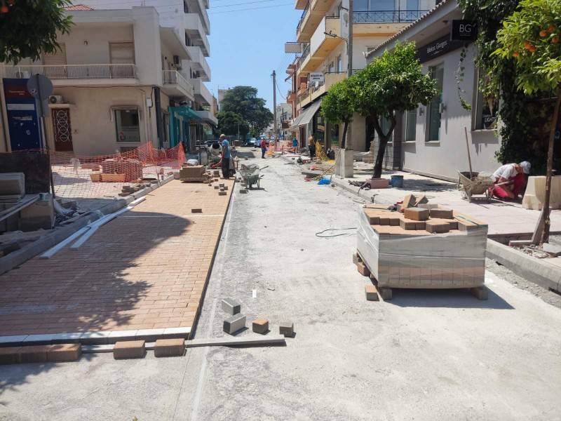 Προχωρούν οι αναπλάσεις στο κέντρο της Καλαμάτας
