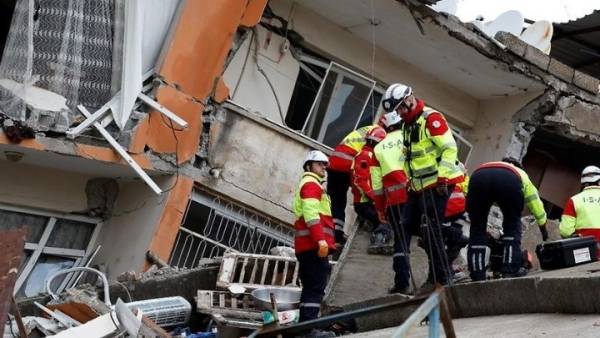 Τουρκία: Απομακρύνουν τα χαλάσματα καθώς ολοκληρώνονται οι προσπάθειες διάσωσης