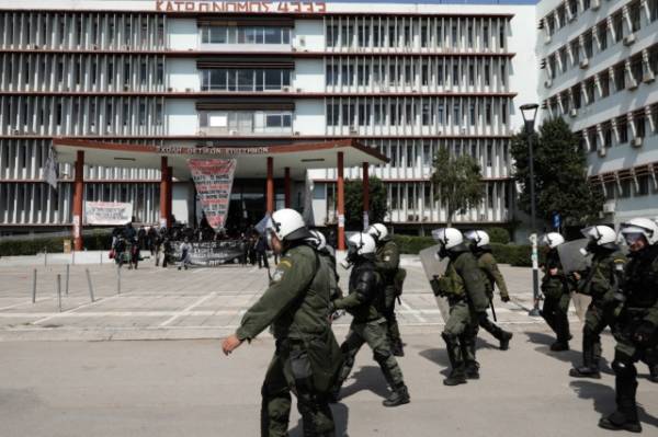 Θεσσαλονίκη: Ανακατάληψη της Νομικής Σχολής του ΑΠΘ (βίντεο)