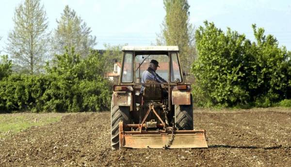 ΣΥΡΙΖΑ: Ερώτηση Χαρίτση για προγράμματα χρηματοδότησης αγροτών