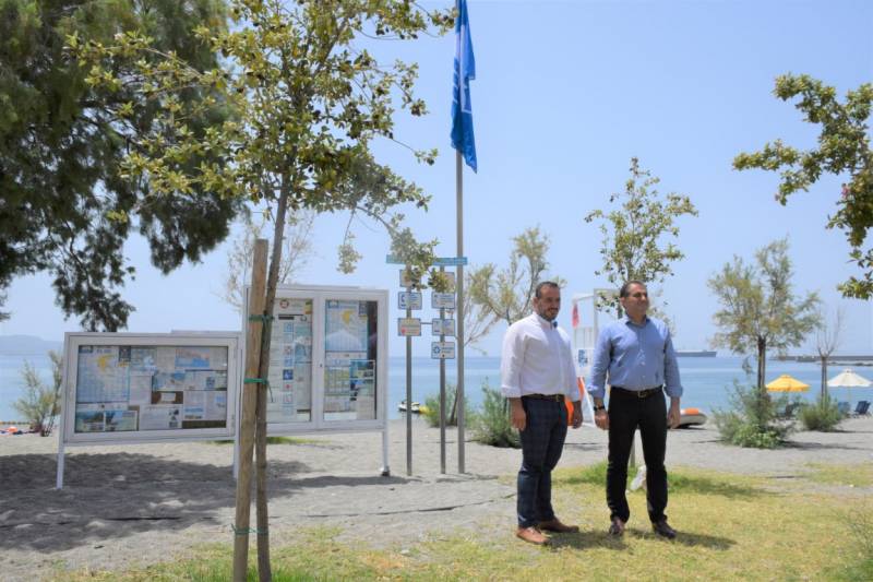 Αναρτήθηκαν οι Γαλάζιες Σημαίες σε 4 ακτές του Δήμου Καλαμάτας (βίντεο)
